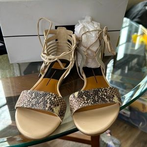Dolce vita Ashtyn Taupe multi flat sandal size 9